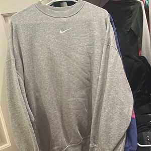 barely worn gray oversized nike crewneck!!
